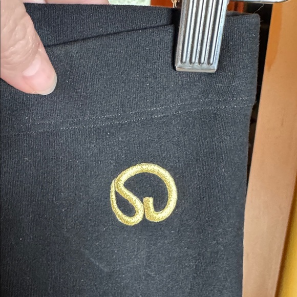 NWOT St. John Sport Black Skinny Leggings Gold Embroidered Logo Size Medium - Picture 7 of 8